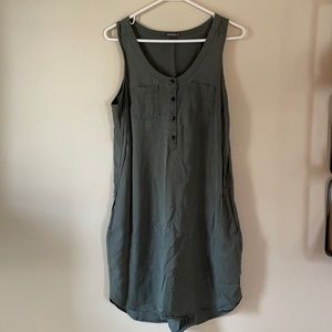 Green sleeveless dress
